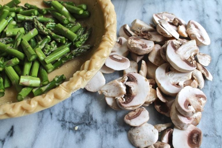 Easy Quiche Recipe with Asparagus, Mushrooms and Cheddar thekittchen
