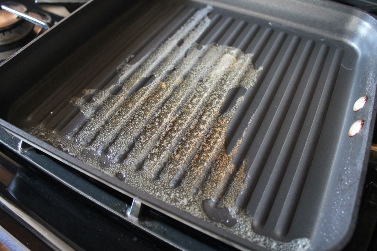 Perfectly Cooked Steak in a Grill Pan thekittchen