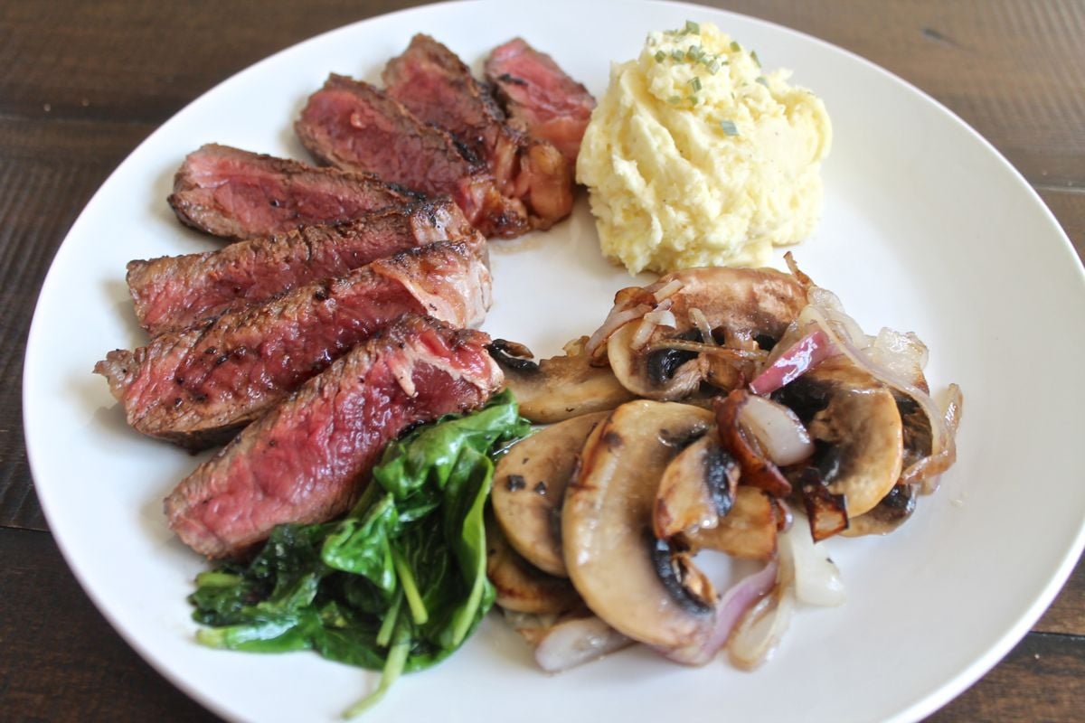 Perfectly Cooked Steak in a Grill Pan thekittchen