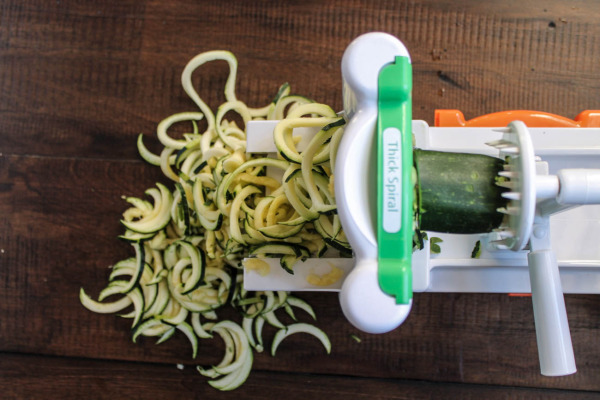 How to Make Zoodles (Zucchini Pasta) via The Kittchen-3