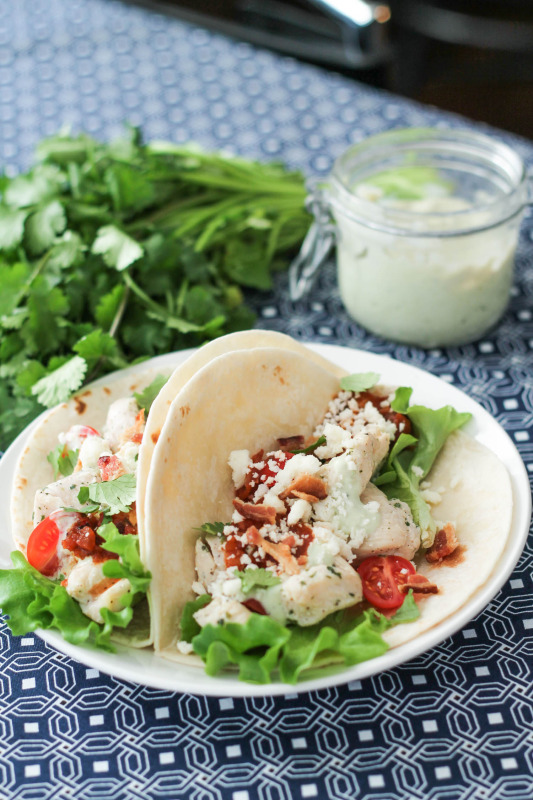 10 Easy Chicken Recipe - Chicken Ranch Tacos with Avocado Crema