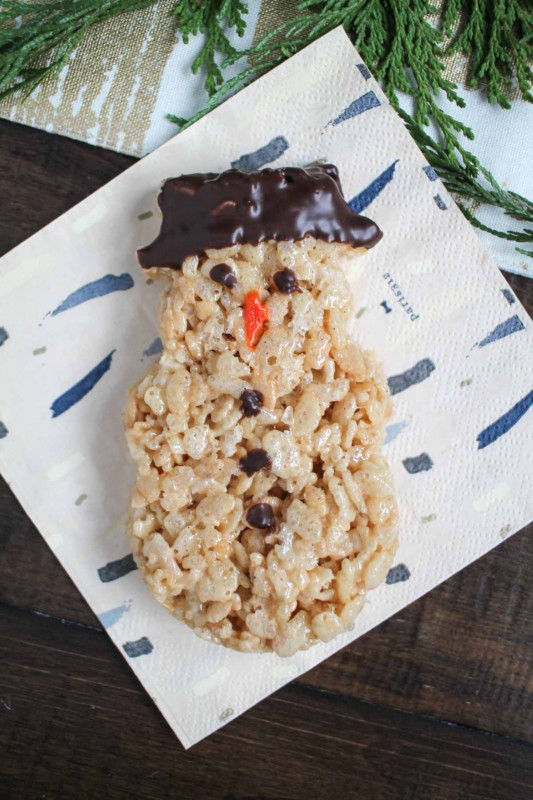 How to Make Snowmen Rice Krispie Treats - the cutest holiday dessert!