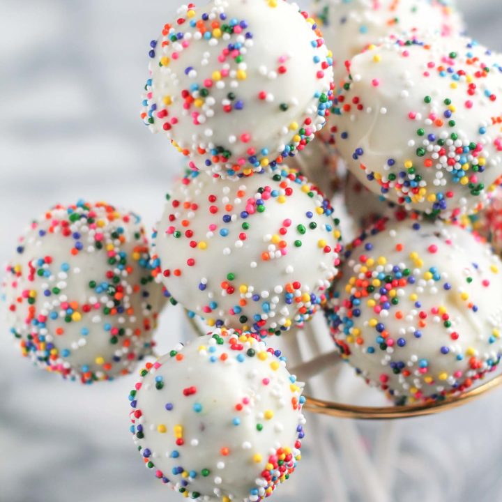 How to Make Cake Pops (the easy way)