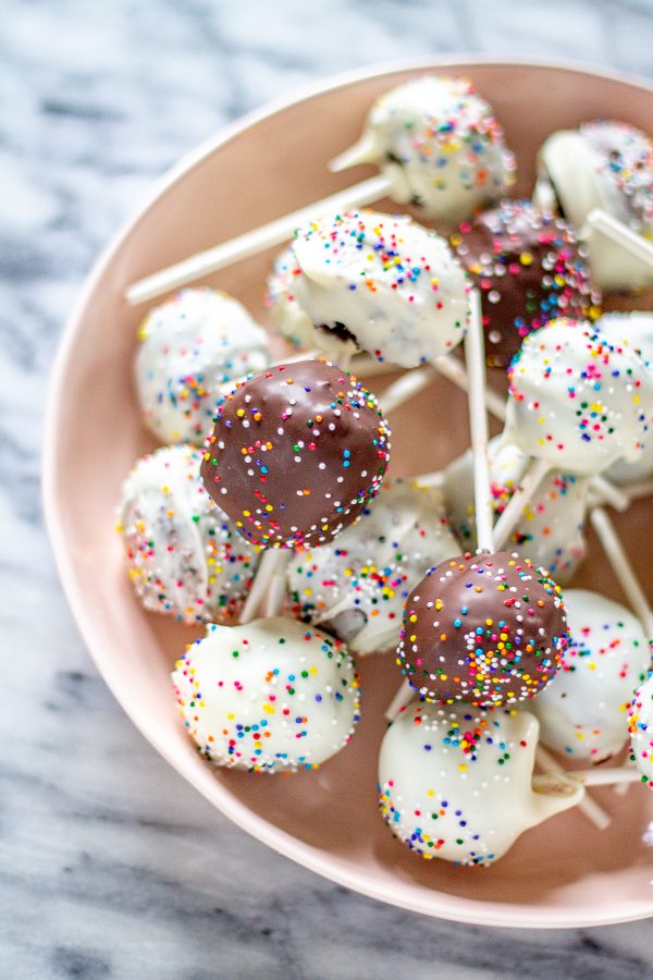 How to Make Cake Pops the Easy Way - using boxed mix and frosting!