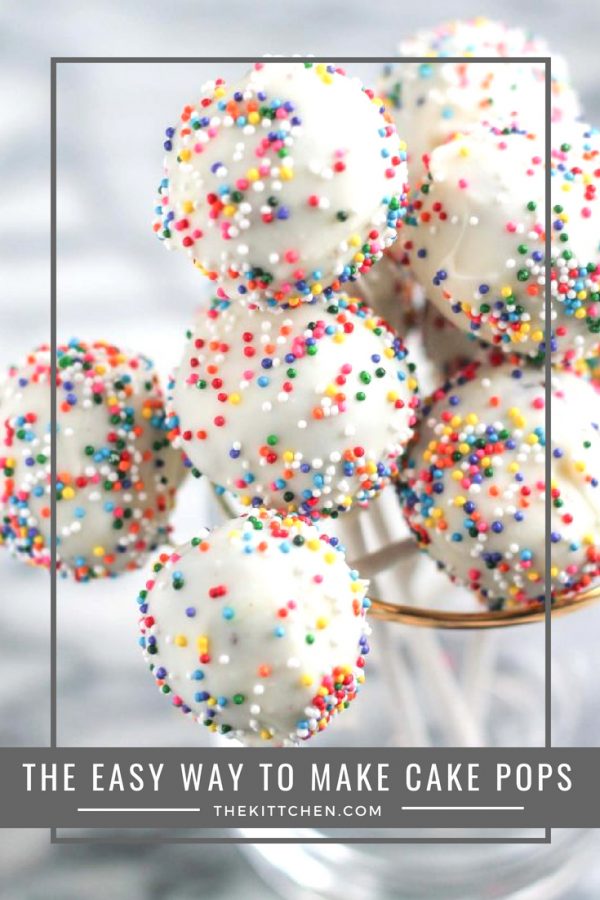 How To Make Cake Pops - This recipe shows the easiest way to make this fun dessert! #cakepops #dessert
