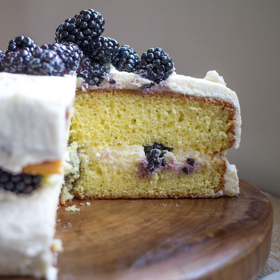 Lemon and Blackberry Cake - thekittchen