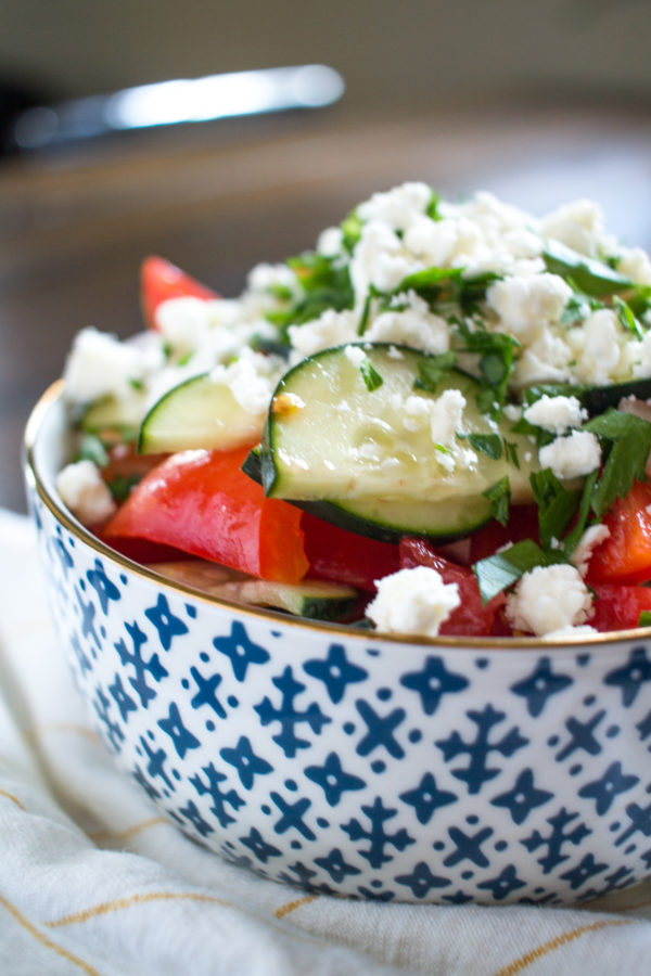The Best No Cook Recipes for hot summer days - this traditional Balkan salad is so refreshing!