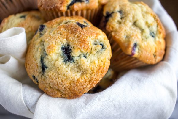 How to Make Muffins with Muffin Tops - bake bakery style muffins at home!