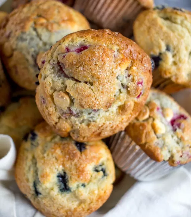 cropped-Raspberry-White-Chocolate-Muffin-Recipe-5.webp