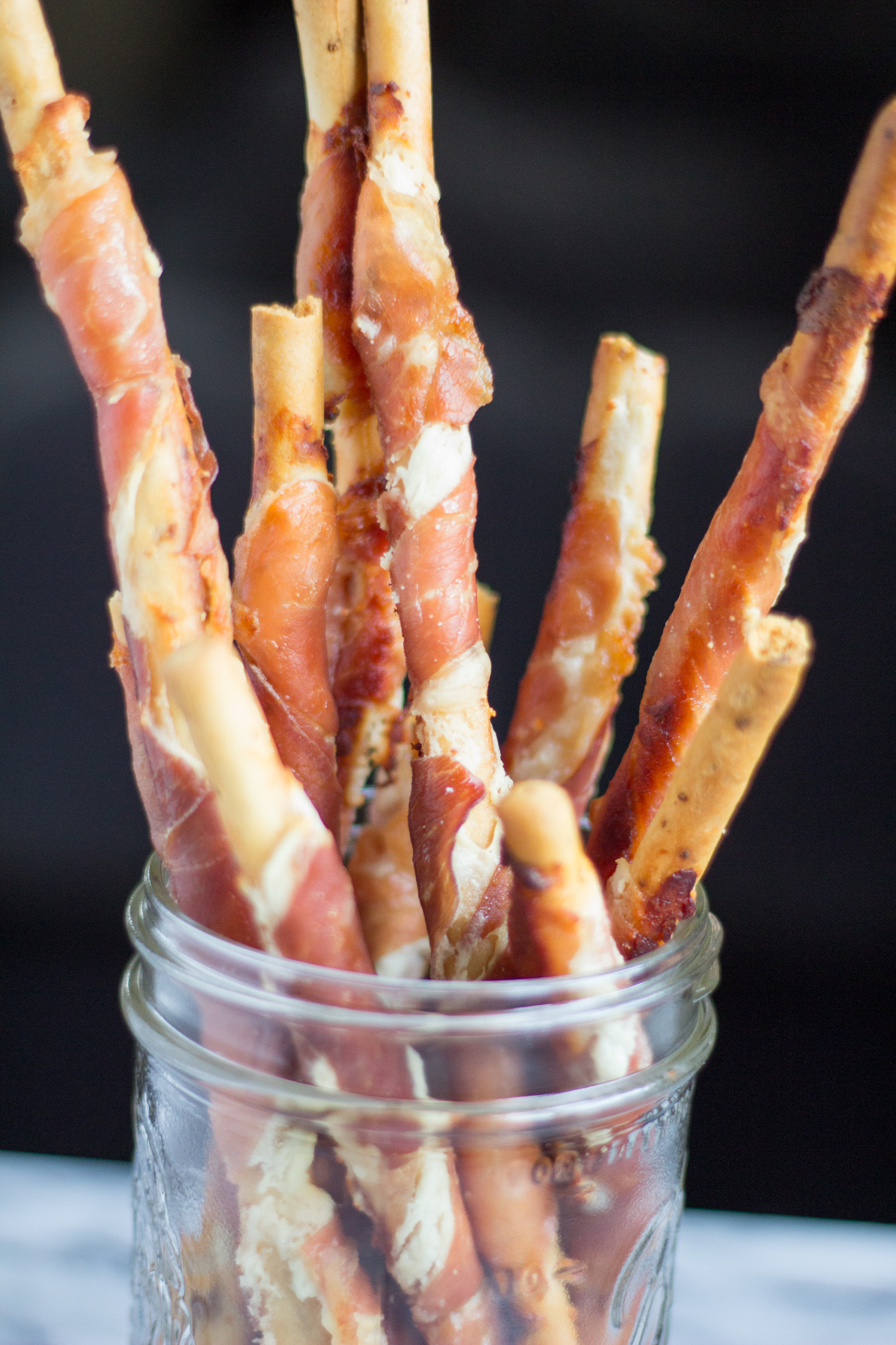 Goat Cheese and Prosciutto Wrapped Breadsticks - thekittchen