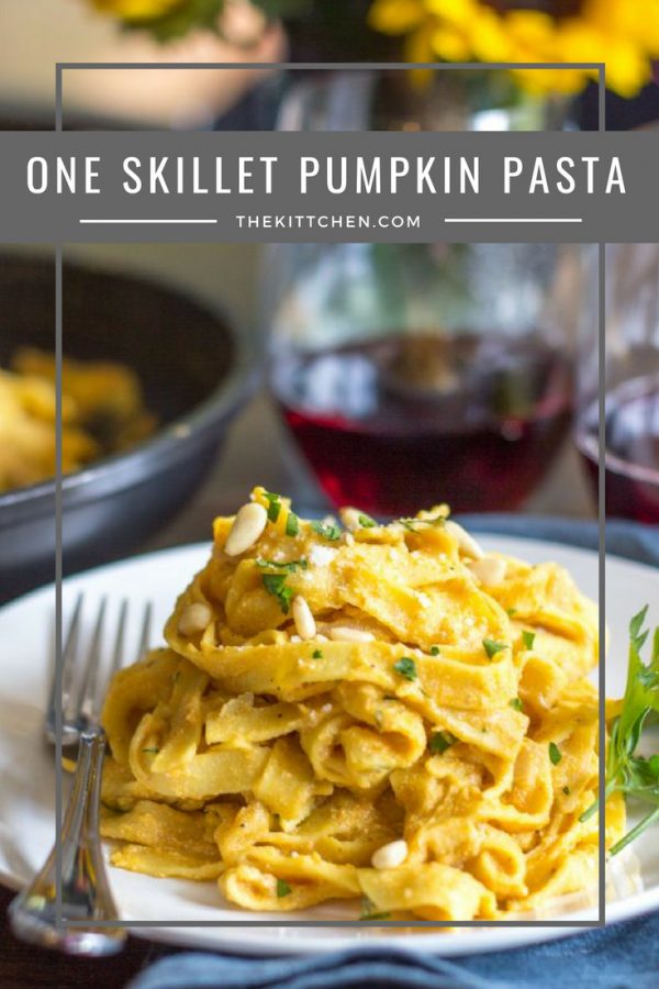 One Skillet Pumpkin Pasta | Your weeknight dinners just got easier. This One Skillet Pumpkin Pasta can be made in just twenty minutes and it barely makes a mess in the kitchen!