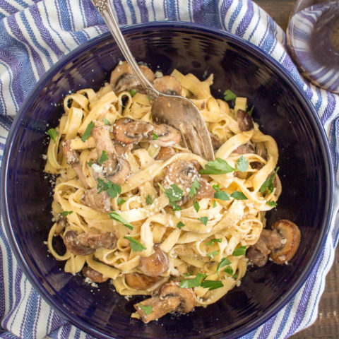 10 Minute Mushroom Goat Cheese Pasta - Thekittchen