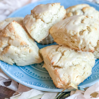 How to make Vanilla Scones | This easy scone recipe comes together in just 20 minutes from start to finish! They taste like Starbucks scones too.