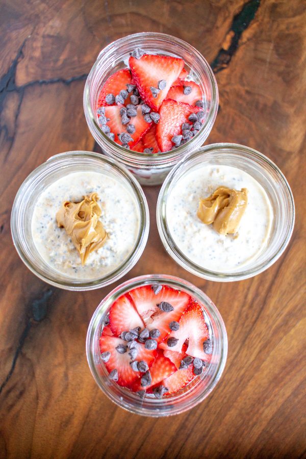 How to Make Overnight Oats | These Easy Overnight Oats recipes are here to make your weekday mornings a little easier, and much more delicious. Overnight oats is a filling and nutritious grab and go breakfast that can be customized with your favorite toppings.