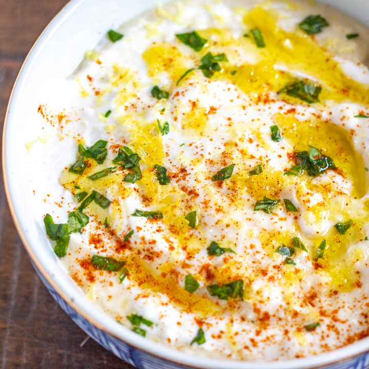 Butter Bean Hummus | This butter bean hummus has a light fresh taste – it is a taste that reminds me of summer. Plus - it takes only one minute to prepare - just add the ingredients to the food processor and blend!