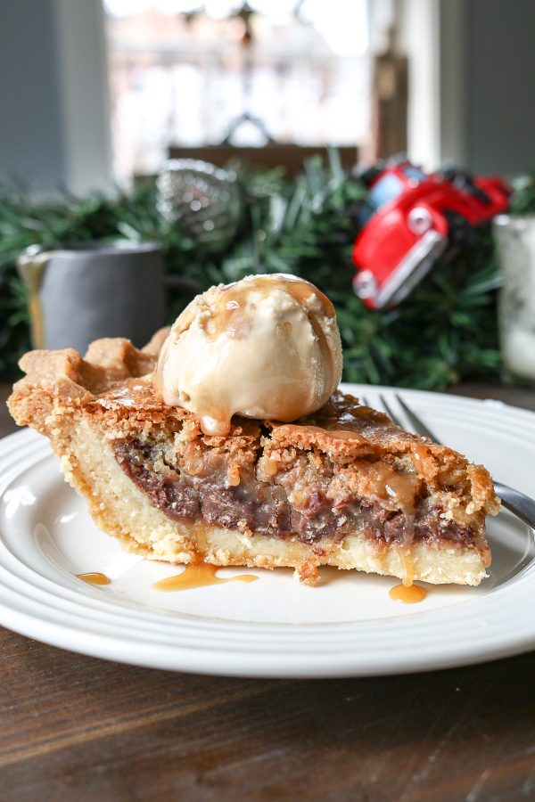 Toll House Cookie Pie is a classic dessert that combines two of the best desserts in the world: cookies and pie! It is gooey in the middle, filled with crunchy walnuts, and slightly crisp on top, combining all the best flavors and textures of a chocolate chip cookie. #pie #dessert