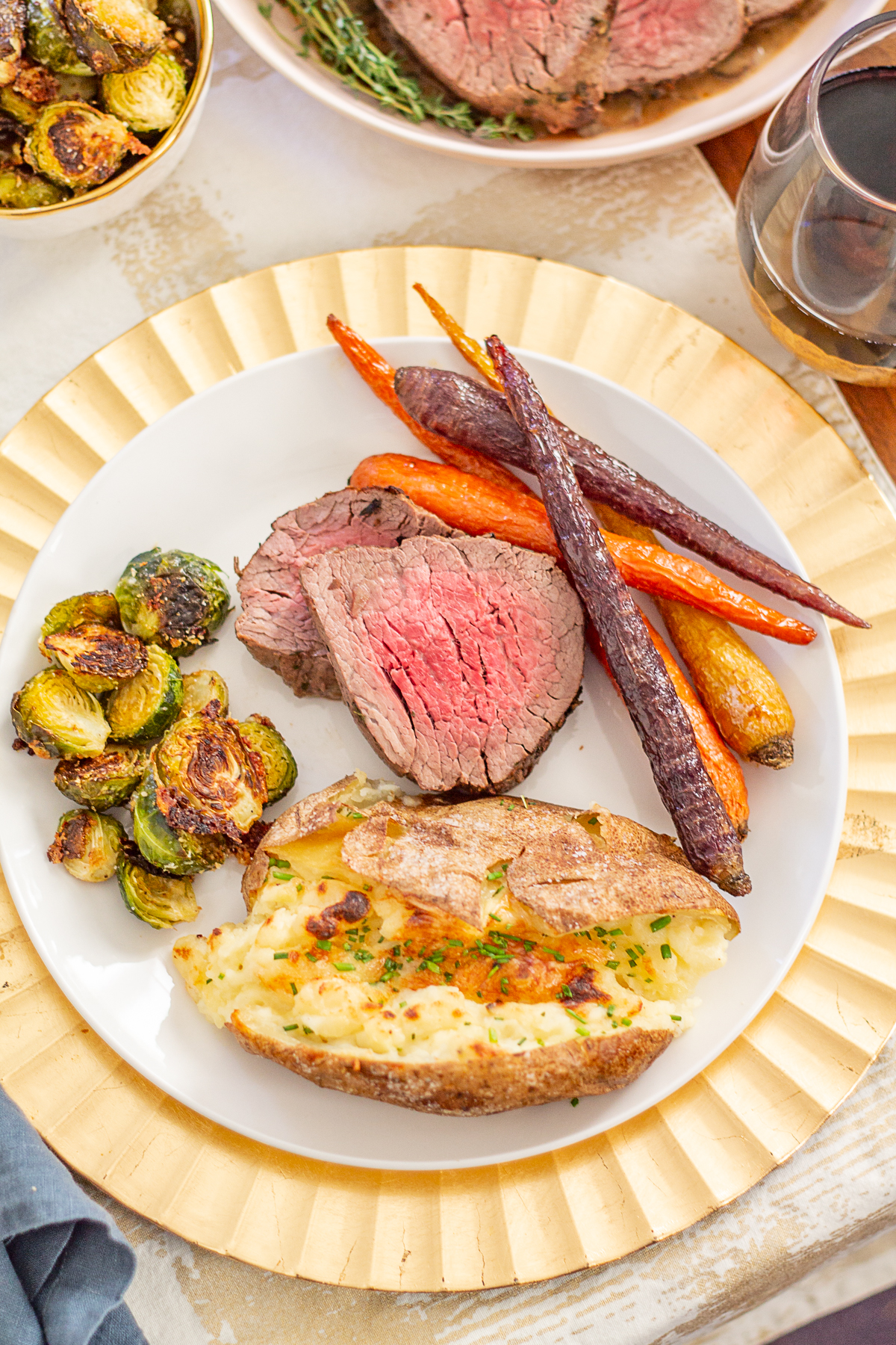 Step by Step Instructions for Making Beef Tenderloin | This complete guide with step by step instructions for making beef tenderloin will show you how to make a flawless beef tenderloin. 