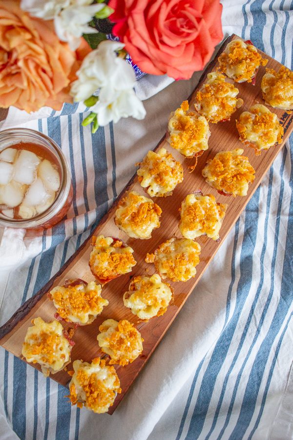 Mac and Cheese Bites | This is the ultimate Super Bowl snack! These macaroni and cheese bites are wrapped with prosciutto and topped with Cheez-It crumbs. Plus- they can be made in just 45 minutes.
