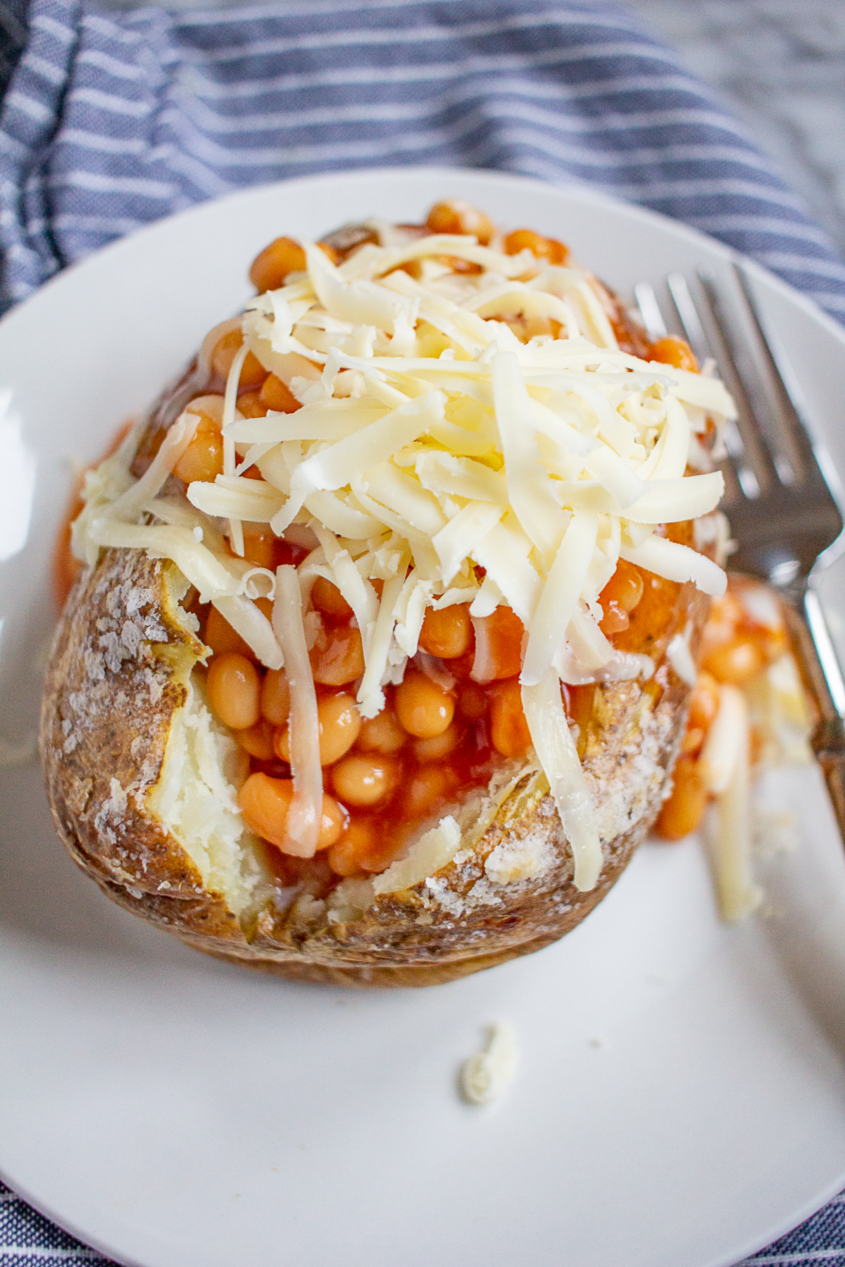 Jacket potatoes with beans