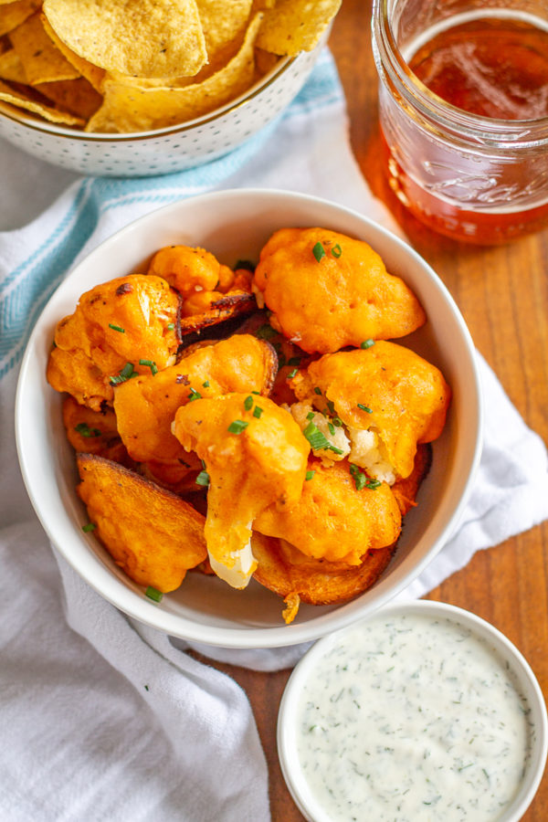 How to make Buffalo Cauliflower | Buffalo Cauliflower is the best way to eat cauliflower. This vegetarian version of wings turns cauliflower into a spicy snack.