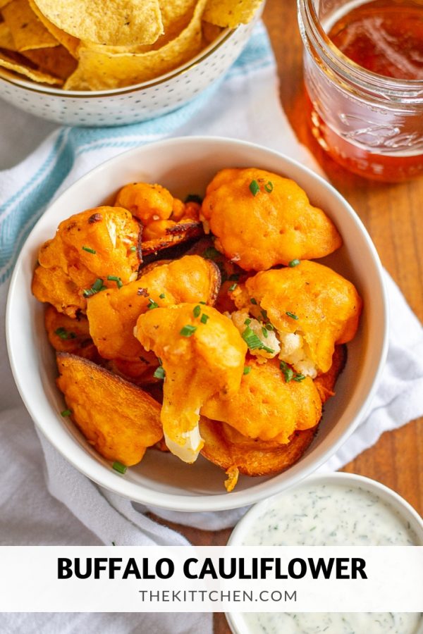 How to make Buffalo Cauliflower | Buffalo Cauliflower is the best way to eat cauliflower. This vegetarian version of wings turns cauliflower into a spicy snack.