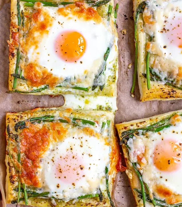 How to Make Puff Pastry Breakfast Tarts | Puff Pastry Breakfast Tarts are the ultimate easy-yet-elegant breakfast. You can make this breakfast with just mere minutes of active preparation time, and only 15 minutes of bake time. 