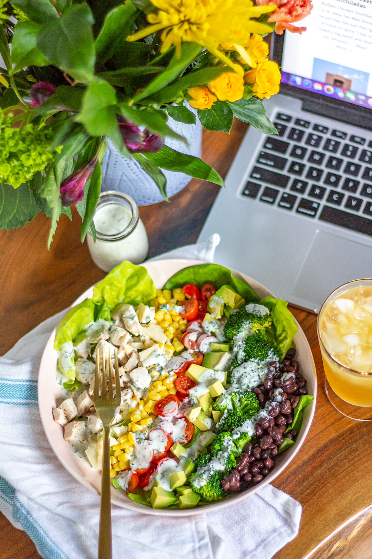 https://thekittchen.com/wp-content/uploads/2019/06/Southwest-Cobb-Salad-5.jpg