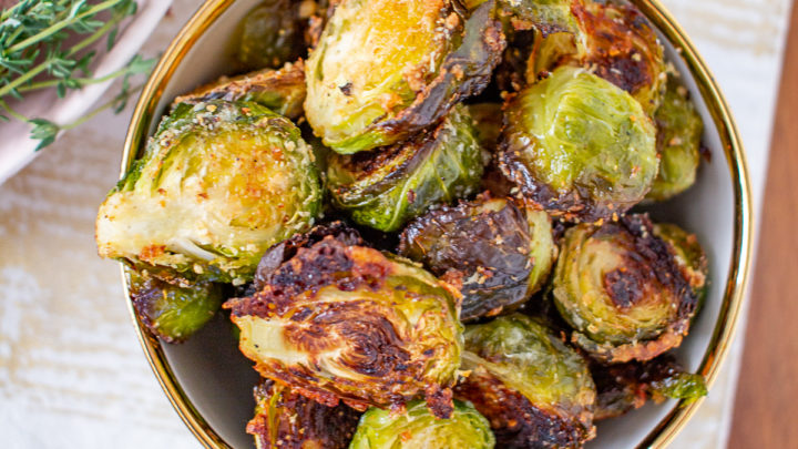 Garlic Parmesan Brussels Sprouts | These Roasted Garlic Parmesan Brussels Sprouts are a fuss-free vegetable side dish that can be made with just moments of active preparation time.