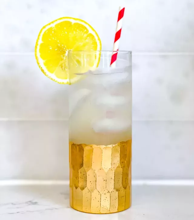 How to Make a Lemon Spritz Cocktail