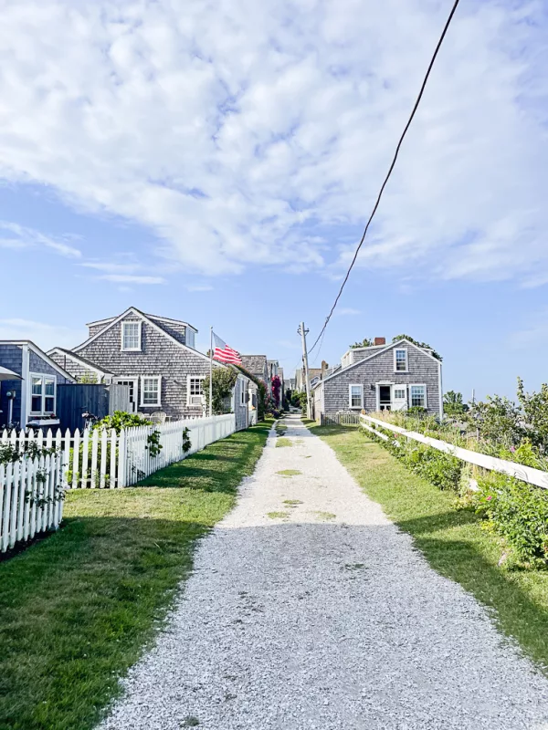 Things to do in Nantucket with Kids: Sconset Bluff Walk