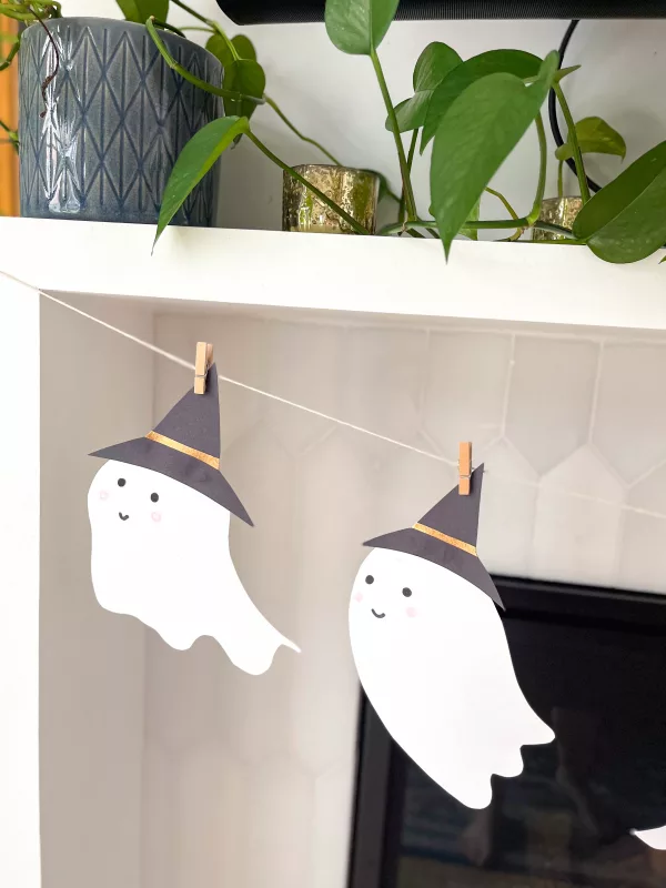 Easy DIY Halloween Decoration: Ghost Garland