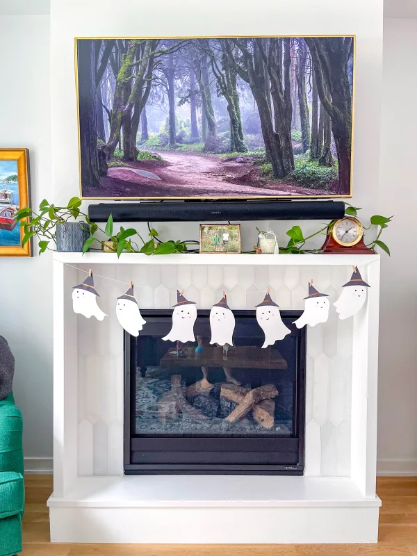 Easy DIY Halloween Decoration: A Ghost Garland is a cute and spooky addition to Halloween decor